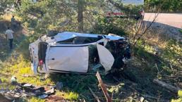 Kastamonu'da otomobil şarampole yuvarlandı 5 kişi yaralandı
