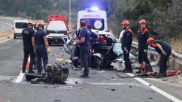Sürücüsünün kontrolünü yitirdiği otomobil karşı şeride geçip başka bir otomobille çapıştı