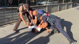 İnşaatta başlayan kavga polis merkezi önünde devam etti
