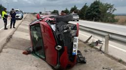 Otomobil yol kenarındaki kanala düştü kazada 1 kişi yaralandı