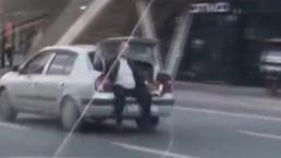 Otomobilin açık bagajında akıl almaz yolculuk