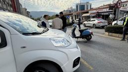 Otomobil seyir halindeki motosiklete çarptı sürücü yaralandı