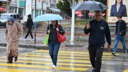 Yağışlı havalar geri dönüyor! Meteoroloji'den İstanbul ve 13 şehir için kuvvetli sağanak yağmur uyarısı