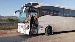 Otobüs ile traktörün çarpıştığı kazada 1 kişi yaralandı