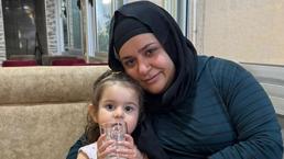Anne ile 4 yaşındaki kızına otomobil çarptı: Anne öldü kızı ağır yaralandı