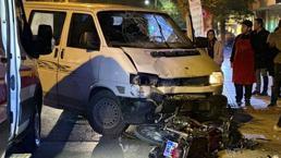 Minibüs ile motosikletin çarpıştığı kazada sürücü yaralandı
