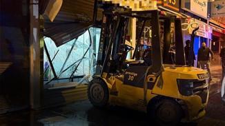 Kayseri'de arsız hırsız forkliftle kuyumcuya daldı! Görüntüler şoke etti
