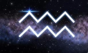 Kova burcu kadını anlaşabildiği ve anlaşamadığı burçlar neler? Nasıl erkeklerden hoşlanır?