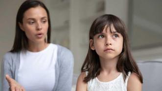 Küsmek anne baba mirası! Uzmanı açıkladı: Derinlerinde psikolojik şiddet barındırıyor