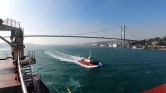 İstanbul Boğazı gemi trafiğine geçici olarak kapatıldı