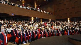 Gaziantep Üniversitesi Tıp Fakültesi öğrencilerinin önlük giyme heyecanı