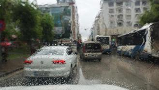 Soğuk havalar gök gürültülü sağanak yağışları getiriyor! İstanbul dahil birçok il için kritik alarm