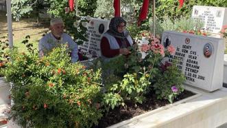 Adana'da şehit annesinden yürek yakan sözler! "Bizim gözyaşlarımız zalimlere azap olsun"