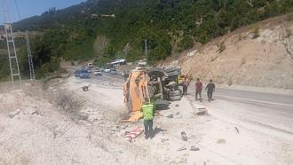 Kahramanmaraş’ta kamyon devrildi: 2 yaralı