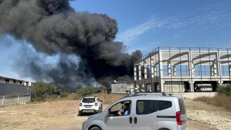 Tekirdağ'da geri dönüşüm tesisinde çıkan yangın 1 saatte kontrol altına alındı