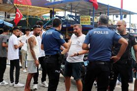 Pala, bıçak ve sopalarla tekne bastılar: 4 yaralı