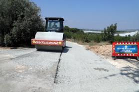 Akdeniz’in kırsal mahallelerin yollarına soğuk asfalt seriliyor