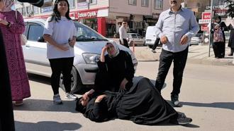 Otomobilin çarptığı kadın yaralandı; sürücü başından ayrılmadı