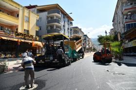 Osmaniye’de asfalt yol ve kaldırım çalışmaları sürüyor