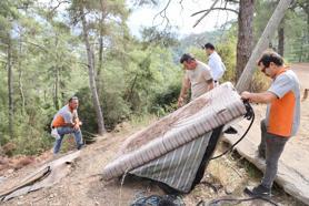 Marmaris'te ormandan yatak, kanepe, klozet çıkardılar