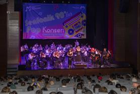 Büyükşehir’in kent orkestrası, 90’lar konseri ile nostalji rüzgarı estirdi