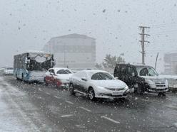 Bitlis’e mevsimin ilk karı yağdı