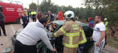 Erdek'te iki otomobilin çarpıştığı kazada iki kişi yaralandı