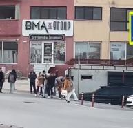 Bursa'da, kadınların yumruklu kavgası kamerada