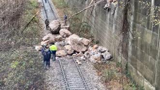 Karabük’te heyelan nedeniyle demir yolu ulaşıma kapandı