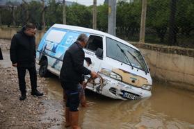 Bodrum'da sağanak; cadde ve sokaklar göle döndü