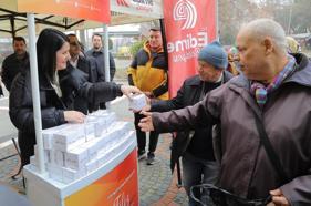 Edirne Belediye Başkanı Akın, vatandaşlara kandil simidi ikram etti