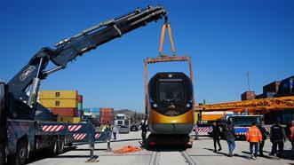 GAZİRAY'da milli gurur: İlk yerli tren seti raylarda yerini aldı