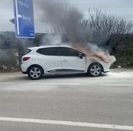 Seyir halindeki otomobilin motoru yandı