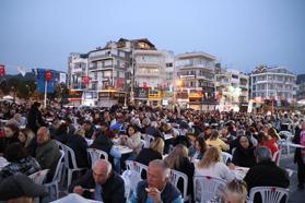 Marmaris Belediyesi binlerce kişiyi iftarda ağırladı
