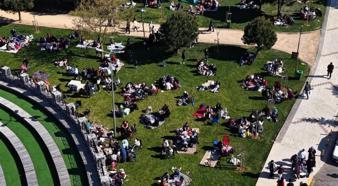 Vatandaşlar parklara akın etti! Hamamda yakalandı, can havliyle peştamallı sokağa fırladı