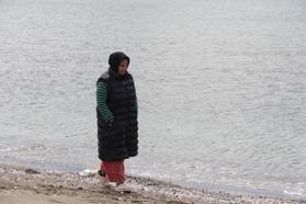 Kayıp balıkçının eşi, 132 gündür sahilde umutla bekliyor