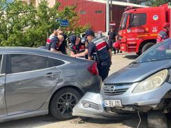 Sakarya'da iki otomobil çarpıştı: 4 yaralı