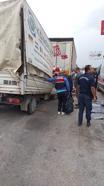Bursa'da park halindeki araçlara çarpan kamyonetteki 2 kişi öldü; kaza kamerada