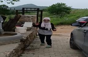 Üniversite hayali kurarken geçirdiği kaza sonrası yatağa bağımlı kalan Esma, fizik tedaviyle ayağa kalktı