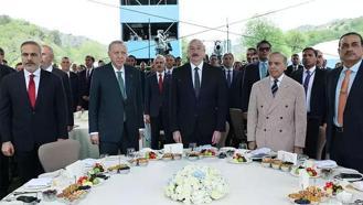 Cumhurbaşkanı Erdoğan, Azerbaycan Bağımsızlık Günü'nde düzenlenen konsere katıldı
