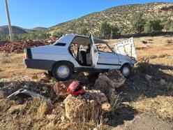 Devrilen motosiklete çarpmamak için manevra yapınca şarampole devrildi: 5 yaralı