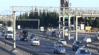 İstanbullular yola çıktı,  TEM Otoyolu'nda trafik oluştu