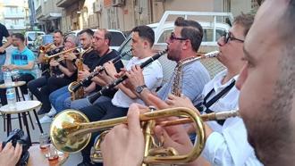 Makedonya'dan Manisa'ya uzanıyor! Çalgılı bayram geleneğinde herkes neşeli