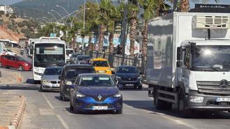 Tatilciler resmen akın etti! Bodrum’a 24 saatte 50 bin araç girdi
