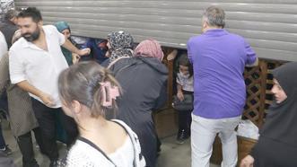 Erzurum'da indirim izdihamı! AVM'ye giren vatandaşlar ürünlere saldırdı