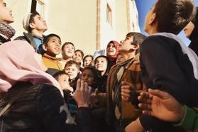Gamze Özçelik aldığı haberle perişan oldu! Sosyal medyadan duyurdu: Gazze'de ekmek dağıtıyordu