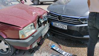 Karabük'te iki otomobilin çarpıştığı kazada 3 kişi yaralandı