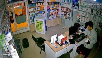 Elazığ’daki iş yerinden 70 bin TL'lik telefon hırsızlığı kamerada