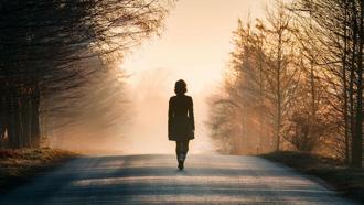 Etkileyici Güzel Sözler (2025-2026): En Anlamlı, Kısa, Özlü ve Kapak Sözler (Resimli Mesajlar)