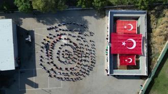 Diyarbakır’da 200 öğrenci, 1 ay hazırlanarak 29 Ekim için ‘İzindeyiz’i söyledi